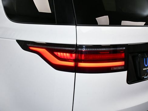 Used 2025 Land Rover Discovery S image 91