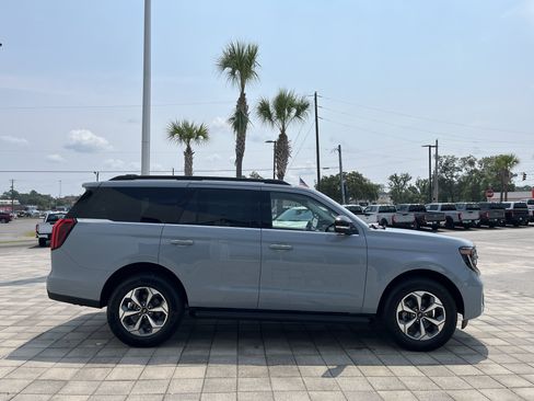 New 2027 Ford Expedition Active RWD image 7
