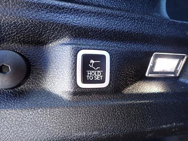 Used 2024 Jeep Grand Cherokee L Laredo AWD/4WD image 9