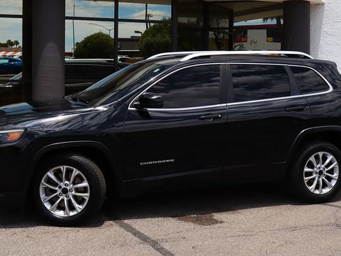 Used 2019 Jeep Cherokee Latitude w/ Popular Appearance Group FWD image 4