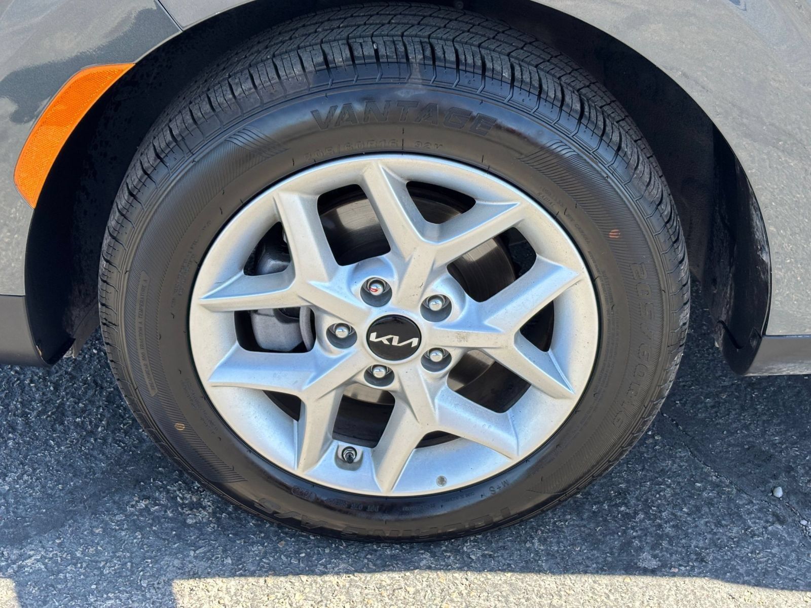 Used 2025 Kia Soul LX w/ LX Technology Package FWD image 27