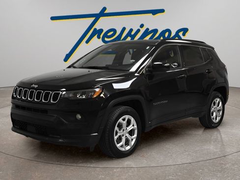 Used 2024 Jeep Compass Latitude AWD/4WD image 8