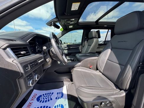 Used 2021 GMC Yukon Denali w/ Denali Premium Package image 27