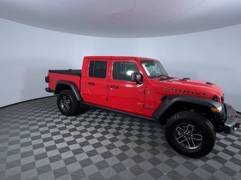 Used 2025 Jeep Gladiator Mojave w/ Convenience Group AWD/4WD image 2