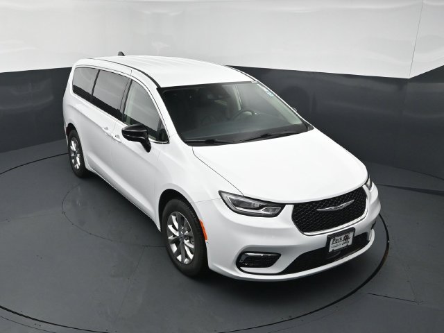 Used 2024 Chrysler Pacifica Touring-L AWD/4WD image 13