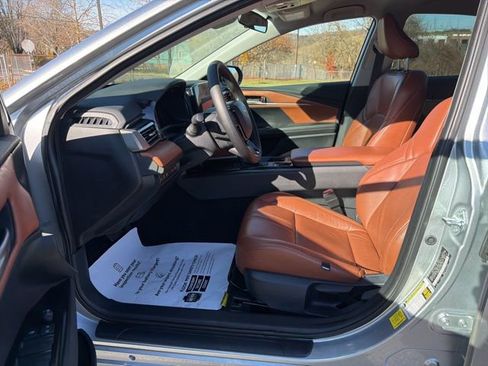 Used 2025 Toyota Camry LE image 13