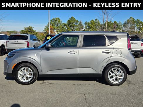 Certified 2025 Kia Soul LX w/ LX Technology Package image 4