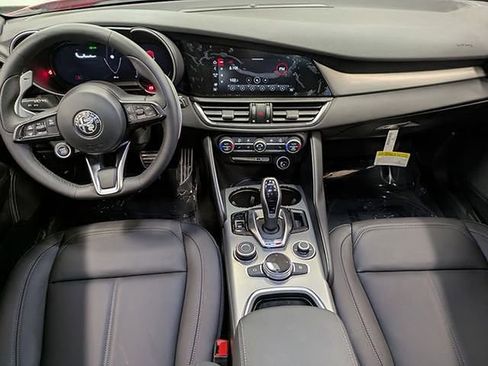 Used 2025 Alfa Romeo Giulia w/ Driving Assist Package RWD image 26