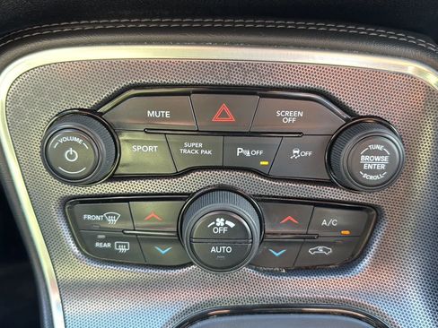 Used 2017 Dodge Challenger GT image 18