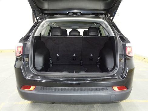 Used 2022 Jeep Compass Latitude AWD/4WD image 12