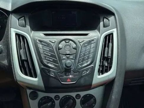 Used 2014 Ford Focus SE FWD image 31