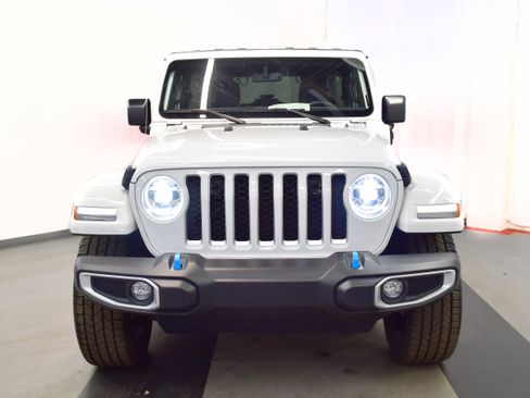 Used 2022 Jeep Wrangler Unlimited Sahara w/ Cold Weather Group image 3