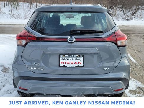 Certified 2021 Nissan Kicks SV image 4