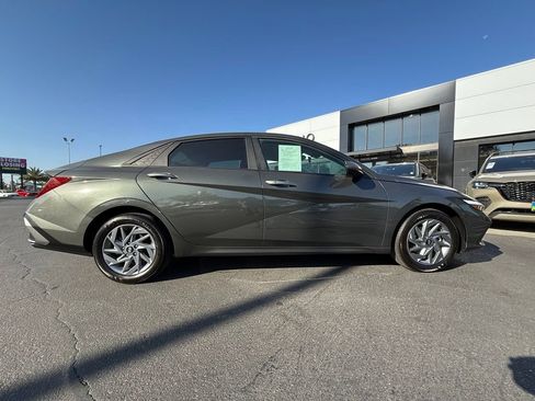 Used 2026 Hyundai Elantra Hybrid FWD image 15