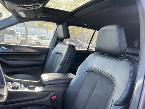 New 2025 Jeep Grand Cherokee Altitude image 14