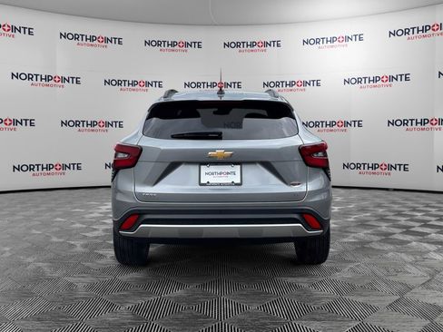 Used 2024 Chevrolet Trax LT w/ Driver Confidence Package FWD image 5