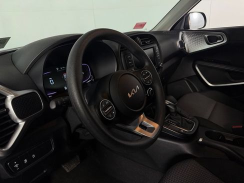 Used 2025 Kia Soul LX w/ LX Technology Package FWD image 20