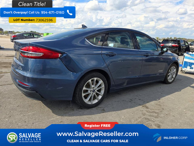 Used 2019 Ford Fusion SE FWD image 4