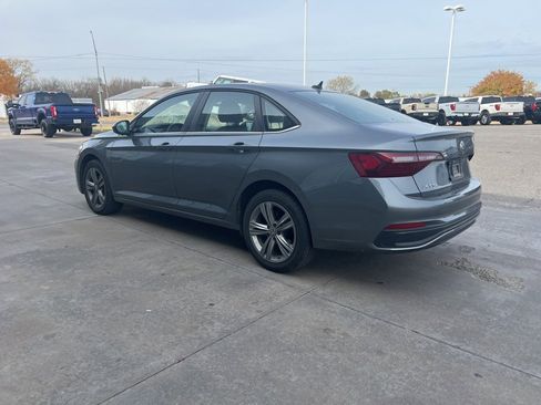 Used 2024 Volkswagen Jetta SE image 7