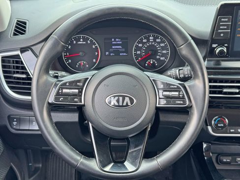 Used 2021 Kia Seltos EX image 19