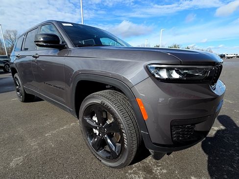 New 2025 Jeep Grand Cherokee L Altitude image 3