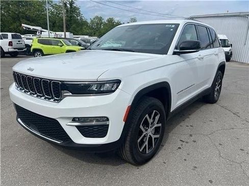 Used 2025 Jeep Grand Cherokee Limited AWD/4WD image 41