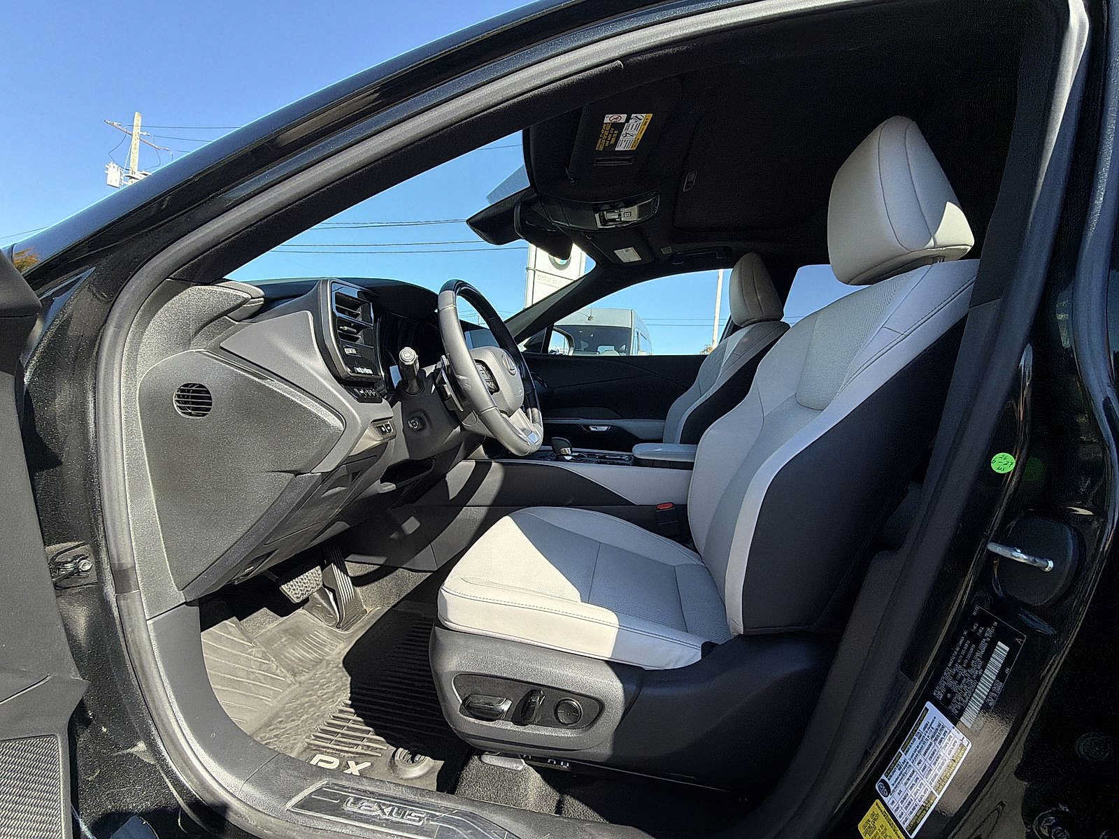 Used 2023 Lexus RX 350 Premium w/ Accessory Package AWD/4WD image 10