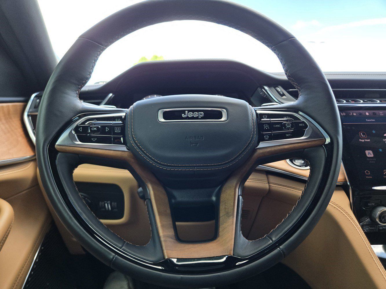 Used 2025 Jeep Grand Cherokee Summit w/ Adv Protech Group IV AWD/4WD image 20