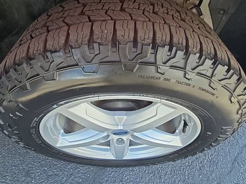 Used 2018 Ford Explorer 4WD w/ Class II Trailer Tow Package image 23
