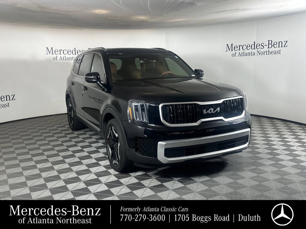 Used 2024 Kia Telluride EX w/ EX Captain's Chair Package FWD image 1
