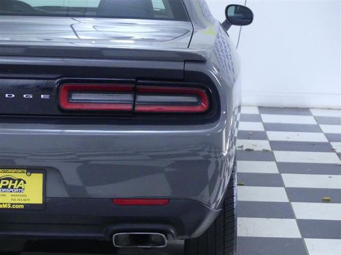 Used 2017 Dodge Challenger R/T image 25