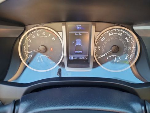 Used 2017 Toyota Tacoma Limited w/ Tow Package RWD image 26
