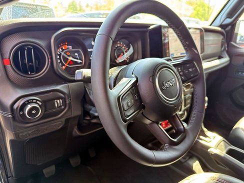 Used 2026 Jeep Wrangler Unlimited Rubicon AWD/4WD image 9
