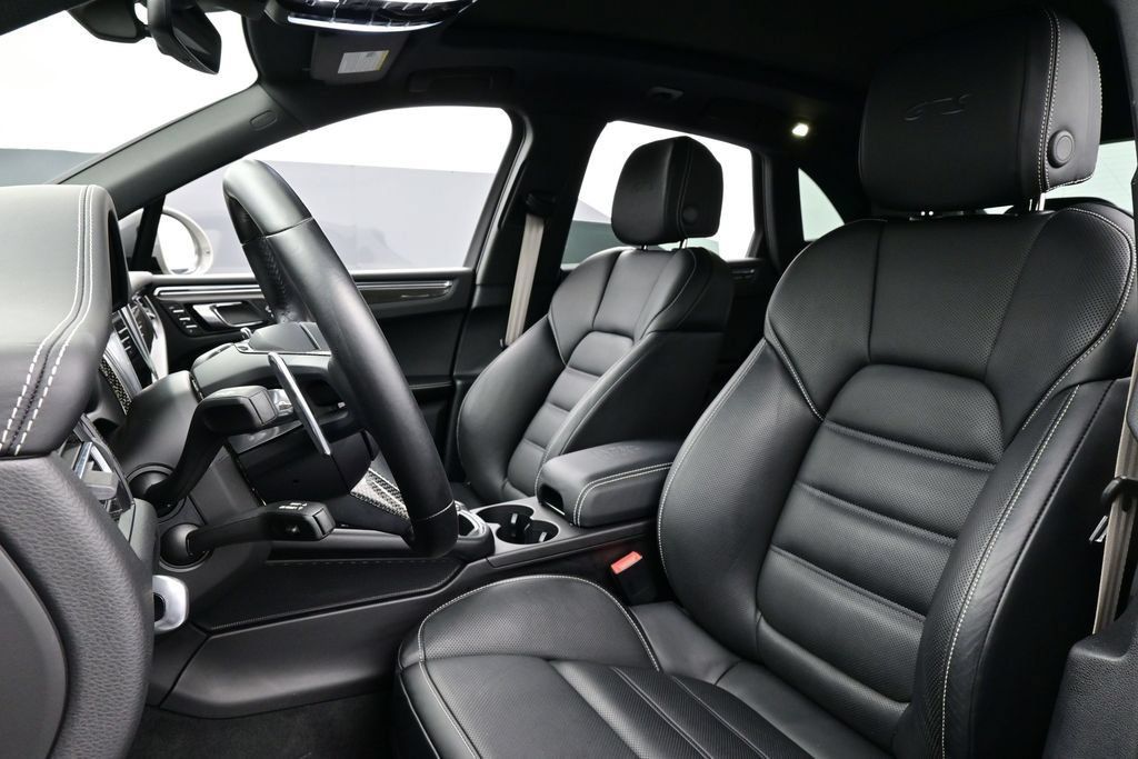 Certified 2025 Porsche Macan GTS AWD/4WD image 5