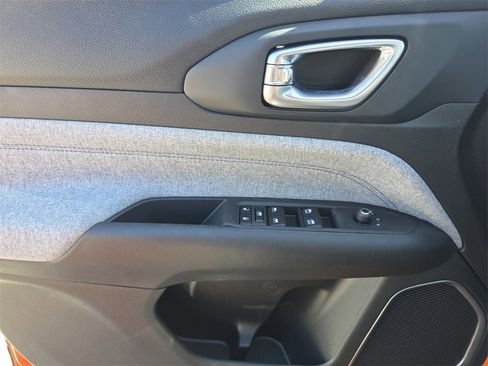 New 2026 Jeep Compass Latitude image 14