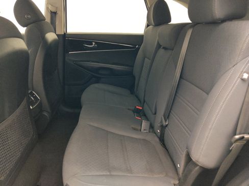 Used 2018 Kia Sorento FWD image 18