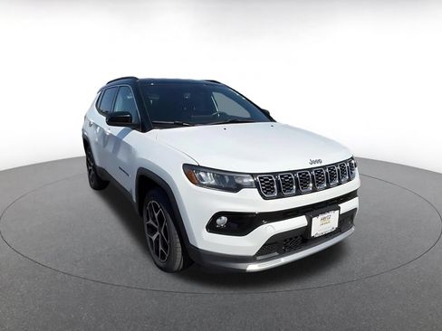 Used 2025 Jeep Compass Limited AWD/4WD image 3