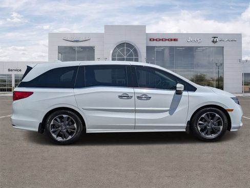 Used 2023 Honda Odyssey Elite image 2