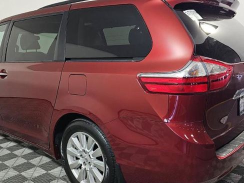 Used 2017 Toyota Sienna Limited Premium FWD image 6