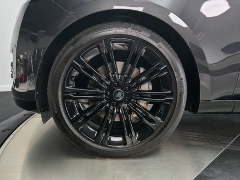 Used 2025 Land Rover Range Rover SE AWD/4WD image 5