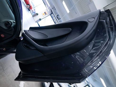 Used 2018 McLaren 570S Coupe RWD image 24