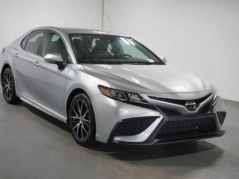 Certified 2023 Toyota Camry SE image 3