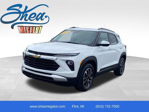 Certified 2025 Chevrolet TrailBlazer LT w/ Driver Confidence Package FWD image 1