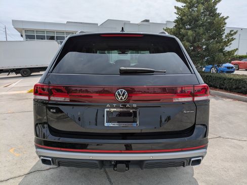 New 2026 Volkswagen Atlas Peak Edition image 5