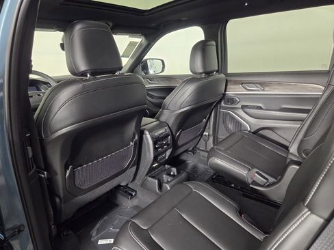 New 2026 Jeep Grand Cherokee L Limited RWD image 17