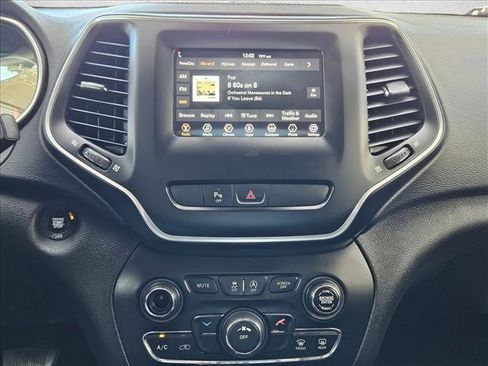 Used 2019 Jeep Cherokee Latitude Plus image 13