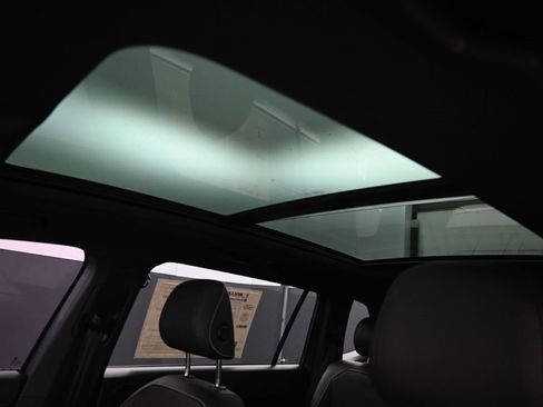 Used 2021 Volkswagen Tiguan SE R-Line image 28