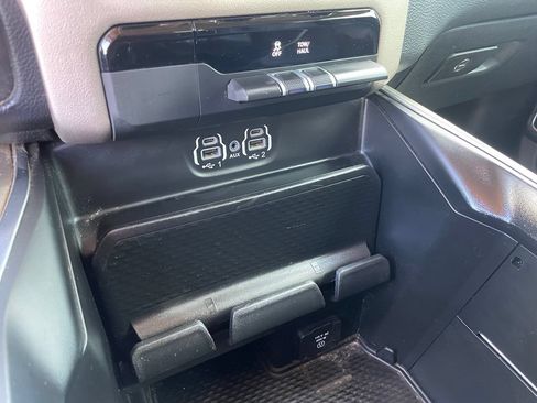 Used 2021 RAM 1500 Laramie AWD/4WD image 19