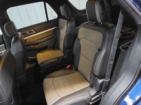 Used 2017 Ford Explorer XLT w/ Equipment Group 202A FWD image 32