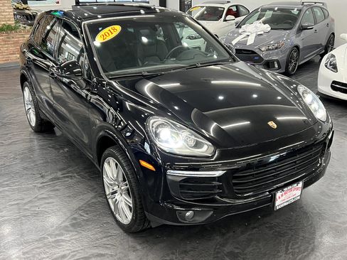 Used 2018 Porsche Cayenne Platinum Edition image 9